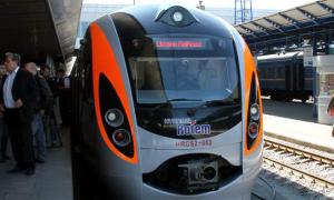Через помилку працівника вокзалу потяг Hyundai не виїхав зі Львова до Києва