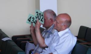 Лісівники з молотка розпродували деревину