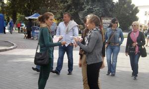 Волонтери попередили лучан про заборону реклами сигарет