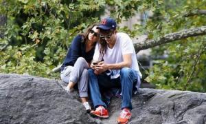 Міла Куніс і Ештон Катчер перестали приховувати свою любов