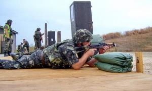 Українським солдатам за кордоном дозволили застосовувати зброю
