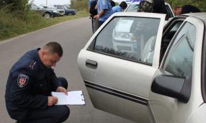 Щоб затримати наркодилера, міліціянтам довелося стріляти по колесах його автівки