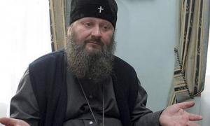 Настоятель Києво-Печерської Лаври викручував руки журналістці