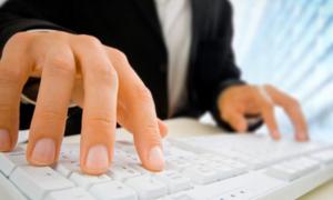 Понад 650 підприємців Луцька безплатно отримали в податковій електронні ключі