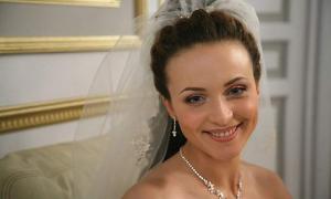 Акторка Анна Снаткіна зібралася заміж за резидента Comedy Club