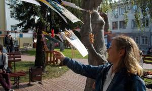 Луцькі фотографи сушили знімки просто на вулиці