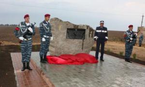 На Одещині на місці перестрілки з бандою кілера Дикаєва встановили пам’ятний знак