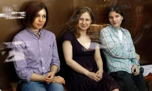 Активістку Pussy Riot звільнили в залі суду