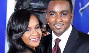 Донька Вітні Хьюстон виходить заміж за зведеного брата