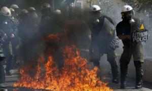 В Афінах демонстранти закидали поліцейських камінням та «коктейлями Молотова»