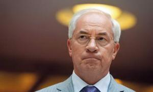 Азаров порадив молоді працювати на двох роботах, щоб заробити на житло