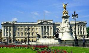 Букінгемський палац шукає помічницю для королівської покоївки