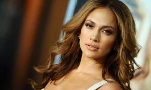 Лопес замовила у москвичів 19 автівок та білу гримерку