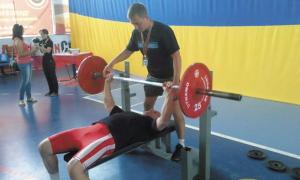 Заняття у спортзалі вилікували спинну грижу