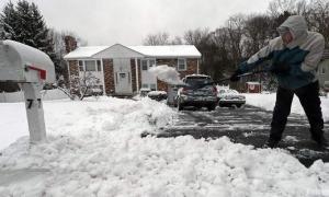 Снігова буря в США залишила без світла понад 200 тисяч людей