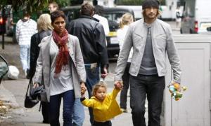 Суд не дозволив Холлі Беррі перевезти доньку до Франції