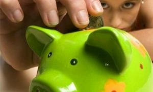 Українці стали більше відкладати на відпочинок, але менше — на навчання дітей і ремонт