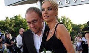 Окунська відсудила в екс-чоловіка Власенка половину майна