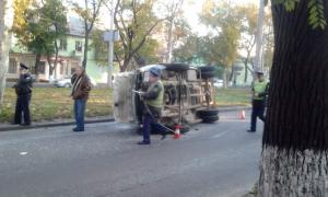 В Одесі сміттєвоз врізався у маршрутку, яка перевозила 12 людей