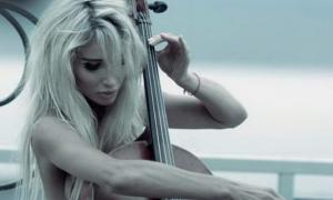 Світлана Лобода роздяглася в льодовиках Ісландії