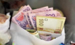 Грошові перекази з-за кордону видаватимуть лише в гривні