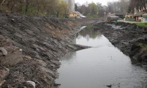 У Луцьку взялися розчищати річку Сапалаївку