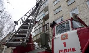 2-річна дитина закрила няню на балконі