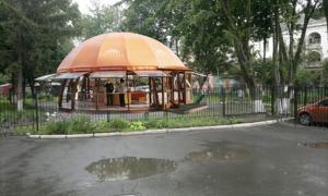 Біля дитячої поліклініки у Луцьку поставлять кафе-кондитерську