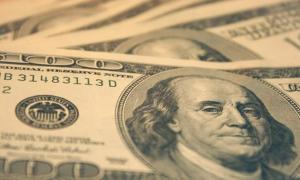 У Нацбанку вважають, що долари, які українці тримають удома, є загрозою нацбезпеці