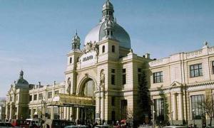 На Львівському вокзалі шукають вибухівку