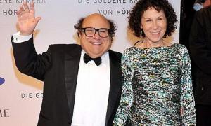 Денні Де Віто намагається врятувати шлюб