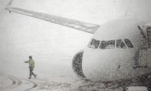 Снігопади стали причиною скасування низки рейсів у Європі