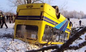 До лікарень доставили 17 пасажирів автобуса, який перекинувся на Львівщині