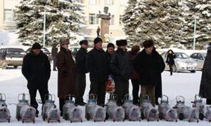 Селянам Горохівщини подарували доїльні апарати