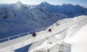 В Альпах на 500-метровій висоті відкрили підвісний міст