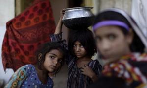 У Пакистані вбивають волонтерів, які вакцинують дітей від поліомієліту 