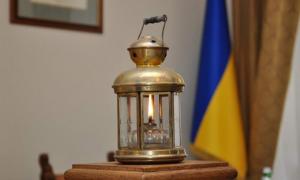 Пластуни привезли до Львова Віфлеємський вогонь