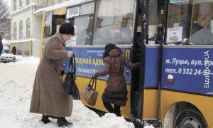 Водій курив, пасажири літали, пільговиків ганяли