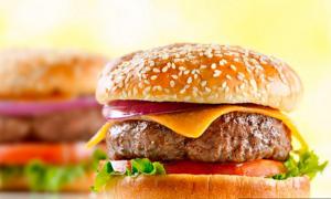 Кожен гамбургер скорочує життя на півгодини