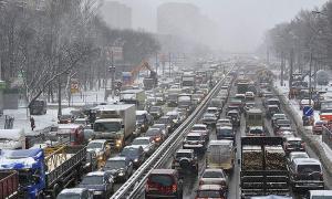 Через снігопади водії щодня тратять на бензин 25 мільйонів гривень
