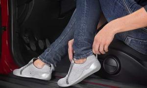 Іспанець придумав взуття для жінок-водіїв