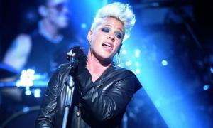 У Пінк вимагають через суд 36 тисяч «зелених»