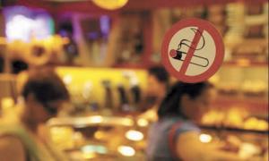 Закон про заборону куріння порушують чиновники та депутати