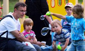 Уряд призначить пенсію батькам, які виховали 5 і більше дітей