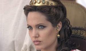 Анджеліна Джолі претендує на роль Клеопатри