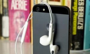 Компанія Apple спростувала чутки про випуск iPhone економ-класу