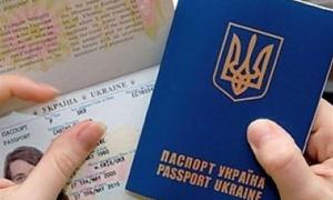 Видача закордонних паспортів знову стає проблемною