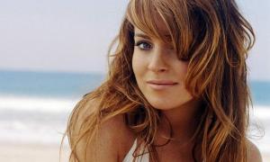 Батько Ліндсей Лохан звинуватив її у проституції