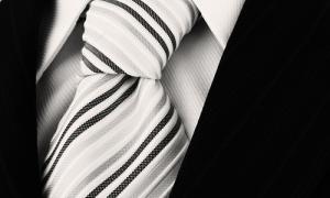 Грецьким депутатам заборонили приходити у парламент у дірявих джинсах