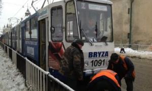 У Львові транспортний колапс — місто вкрите льодом